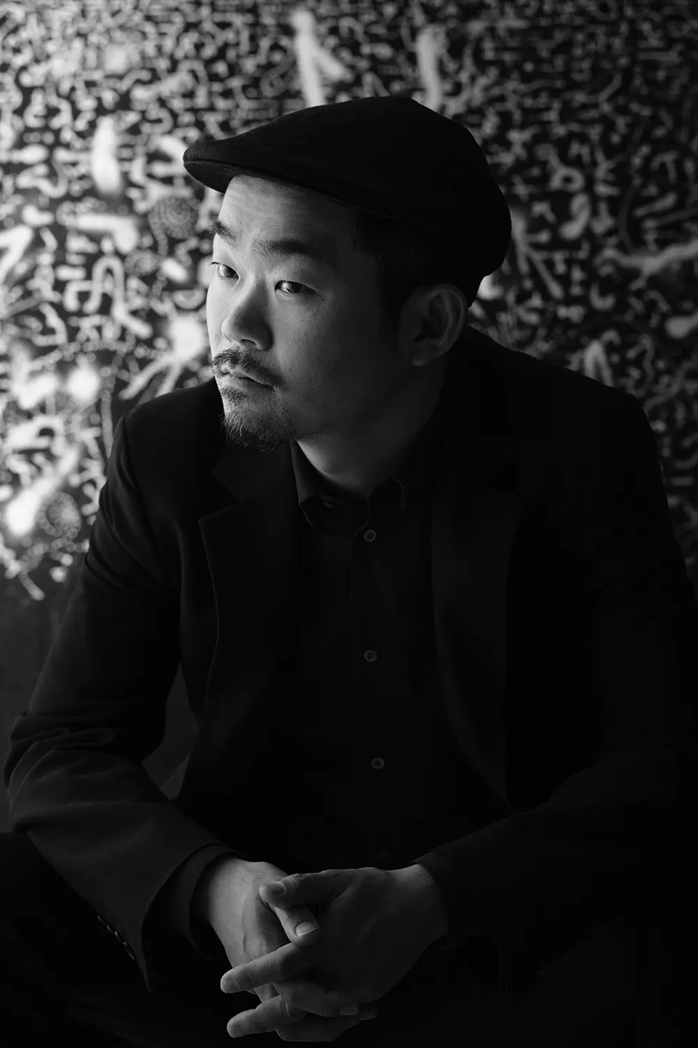 黒を起点に、原初の気配に触れる｜鈴木ヒラクINTERVIEW - 黒の研究所
